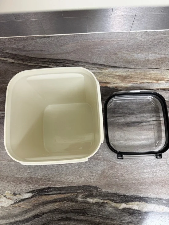 Tupperware Square Modular Mate with Flip Top lid - Picture 4 of 5